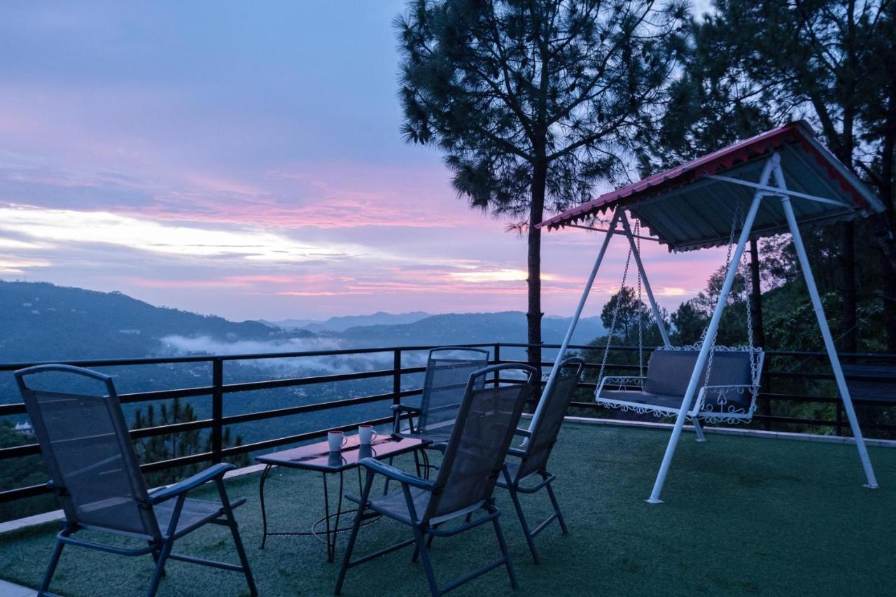 Villa Woodside Meadows By Veo - Part Of Stayvista 卡绍利 外观 照片