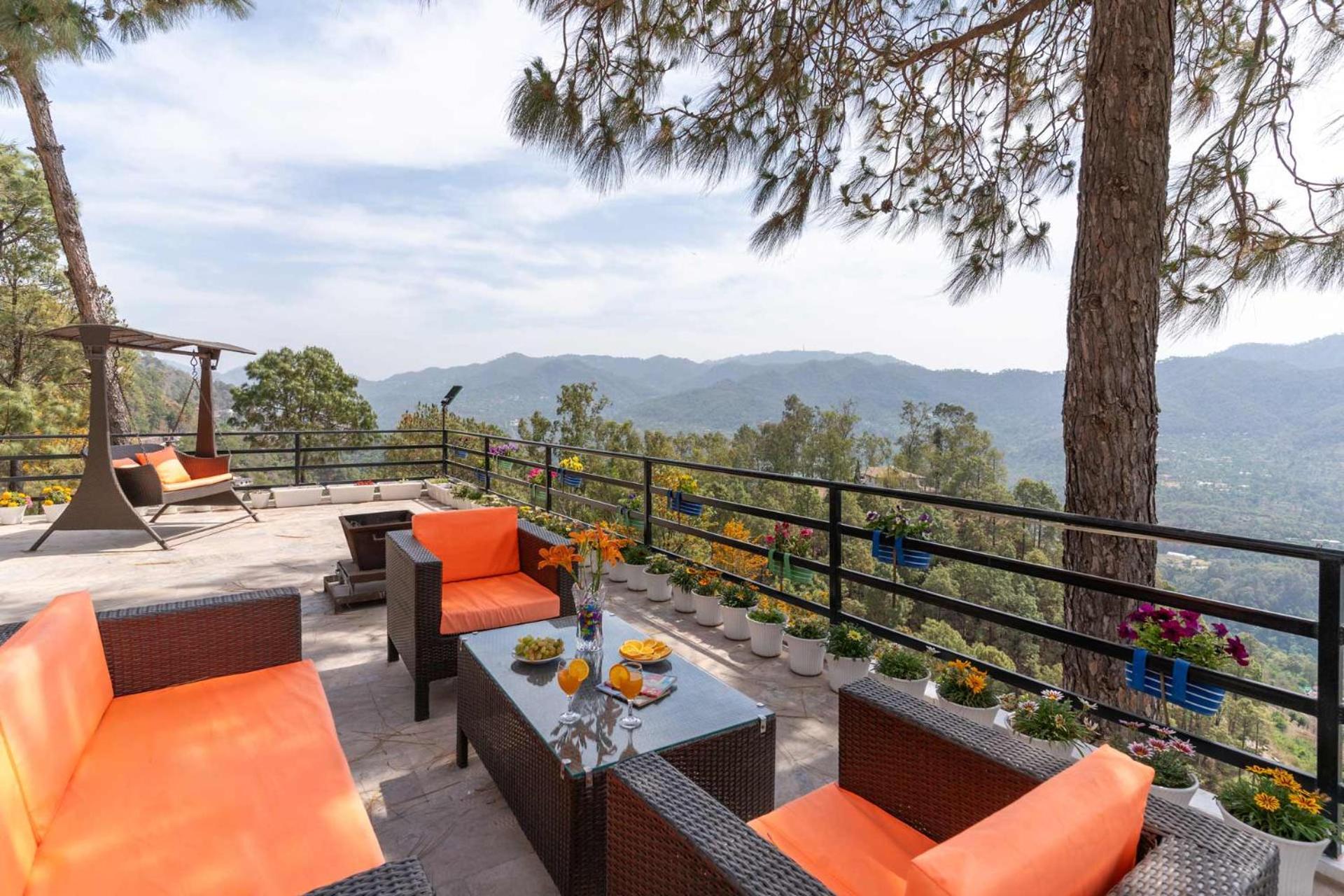 Villa Woodside Meadows By Veo - Part Of Stayvista 卡绍利 外观 照片