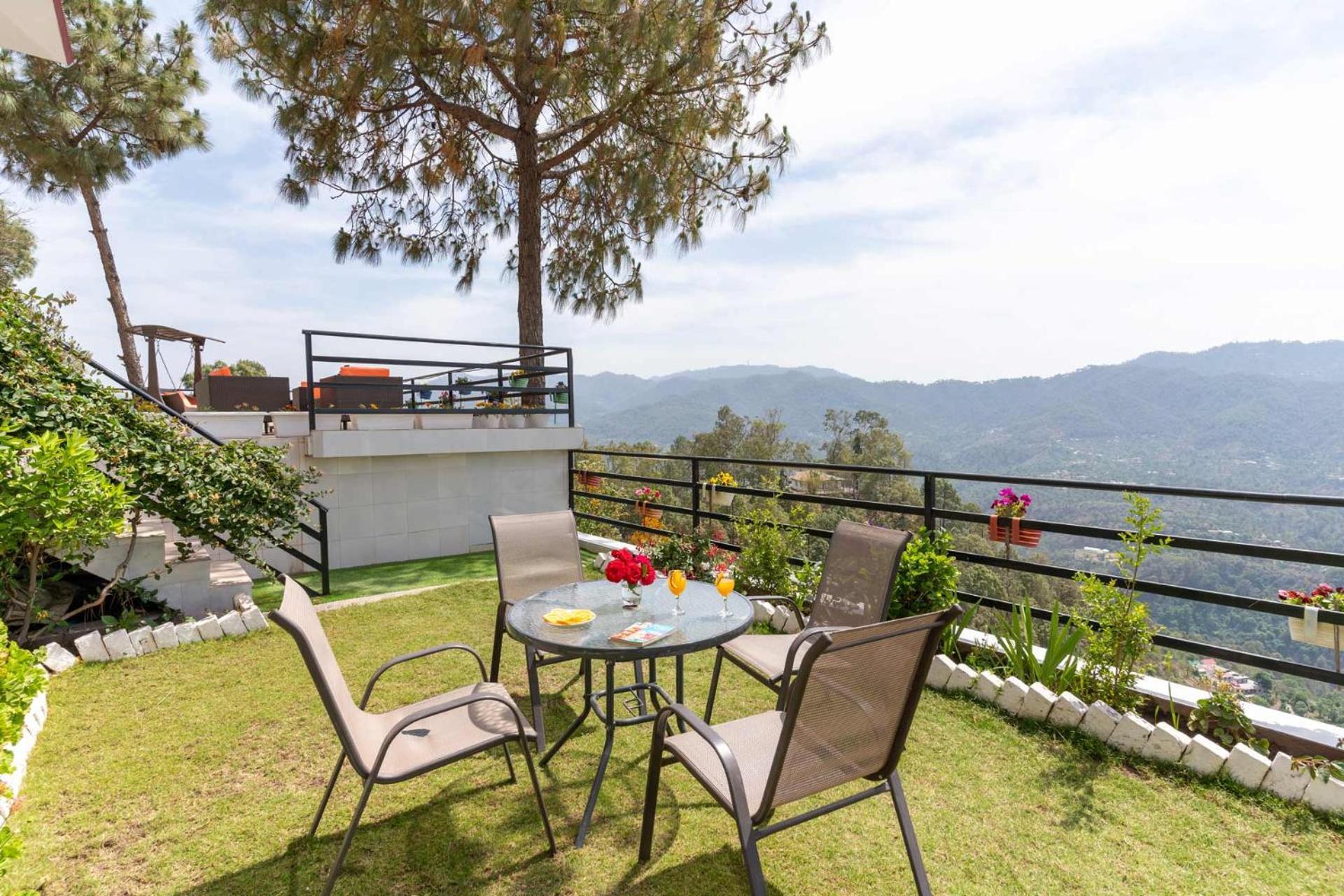 Villa Woodside Meadows By Veo - Part Of Stayvista 卡绍利 外观 照片